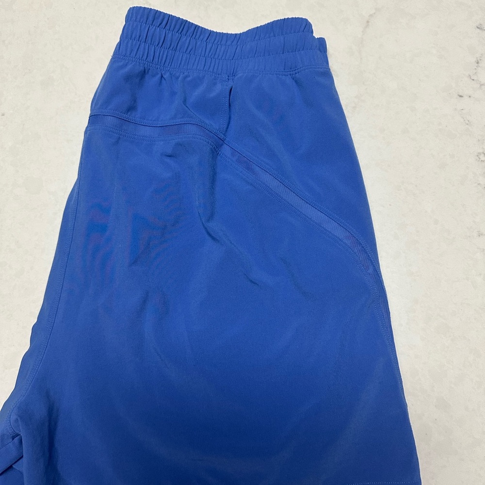 Mens Lulu Lemon Shorts 5 inch inseam size Large gently worn- Athletic -Lulu